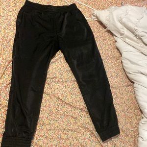 L Mustard seed Black Silky Capri